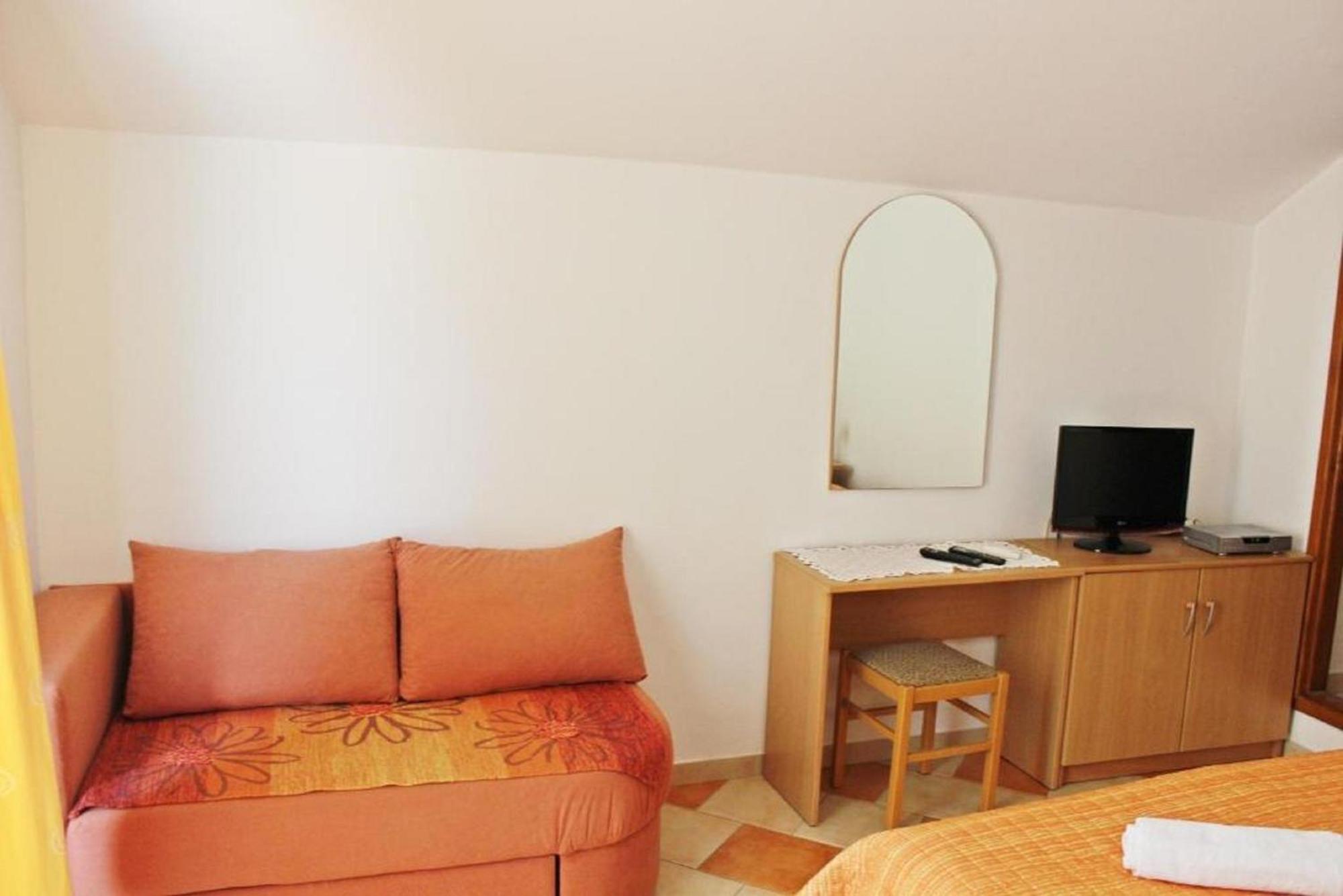 Pansion Franka Apartment *